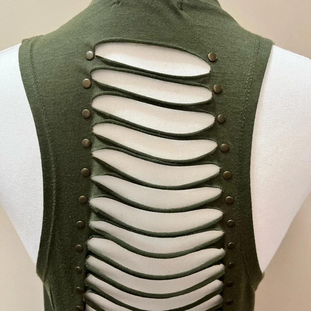 Love Love To Sleeveless Top with Cutout Back Size Medium